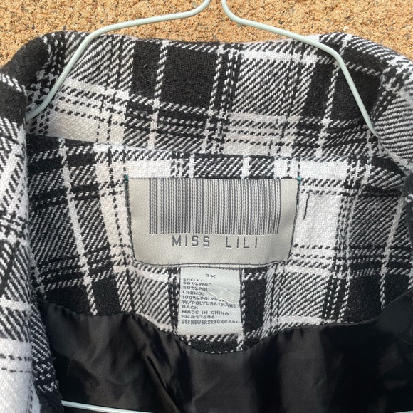 Women’s Black and White Plaid Coat, great condition - Picture 3 of 4